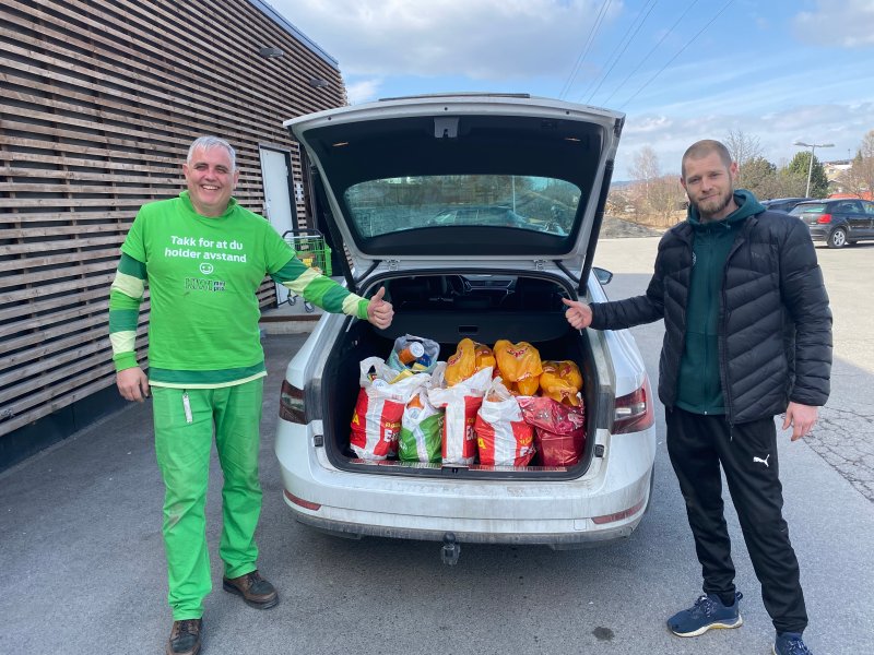 KIWI Ridabu og Tor-Ole ordnet litt godteri til påske