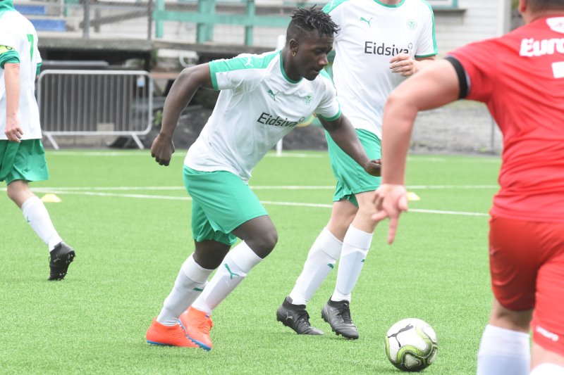 Toyi var endelig tilbake på banen.