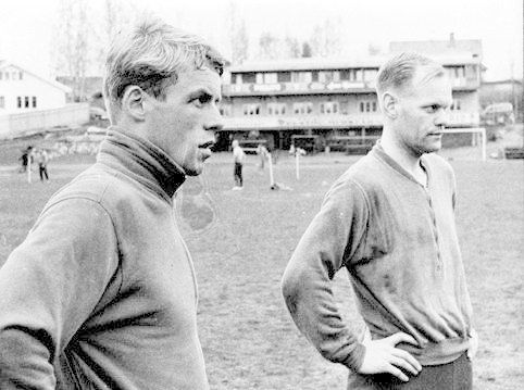 Kjell Haakonsen (til venstre) og klubbens toppscorer gjennom alle tider, Knut "Kula" Eriksen.